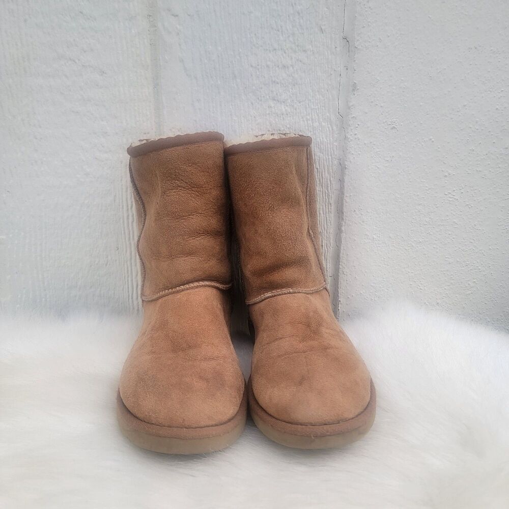 UGG Australia Classic Short Boots Women's 7 Chestnut Sheepskin Suede Brown